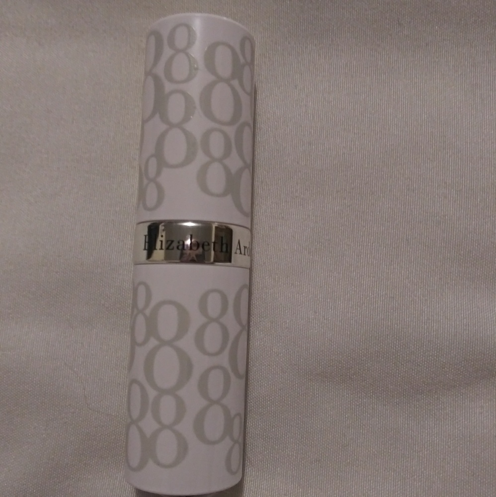 New Elizabeth Arden Lipstick Sun Protector 😍💄